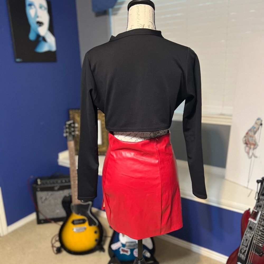 🖤 Buckle Top ❤️ - Picture 6 of 7